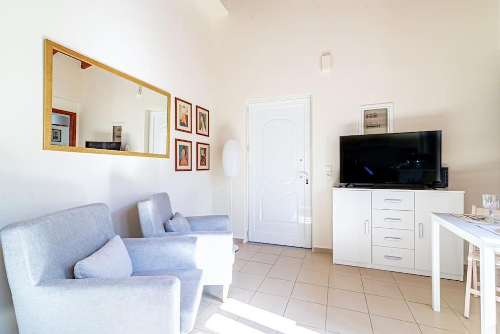 Cozy Apartment In The Heart Of City Center Ираклион Экстерьер фото